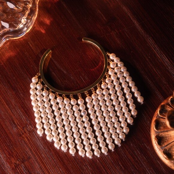 Elegant Faux Pearl Tassel Bracelet Chic Gold Tone Charms Bangle NIB - Picture 3 of 5